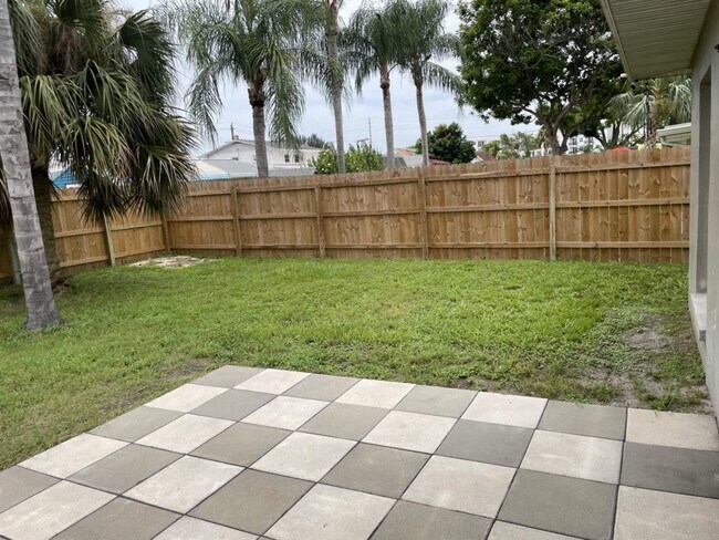 Building Photo - 8311 Millwood Dr