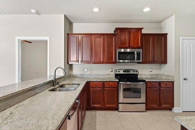 Building Photo - 554 Camellia Ct