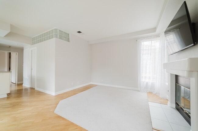 Building Photo - 3547 Cameo Dr