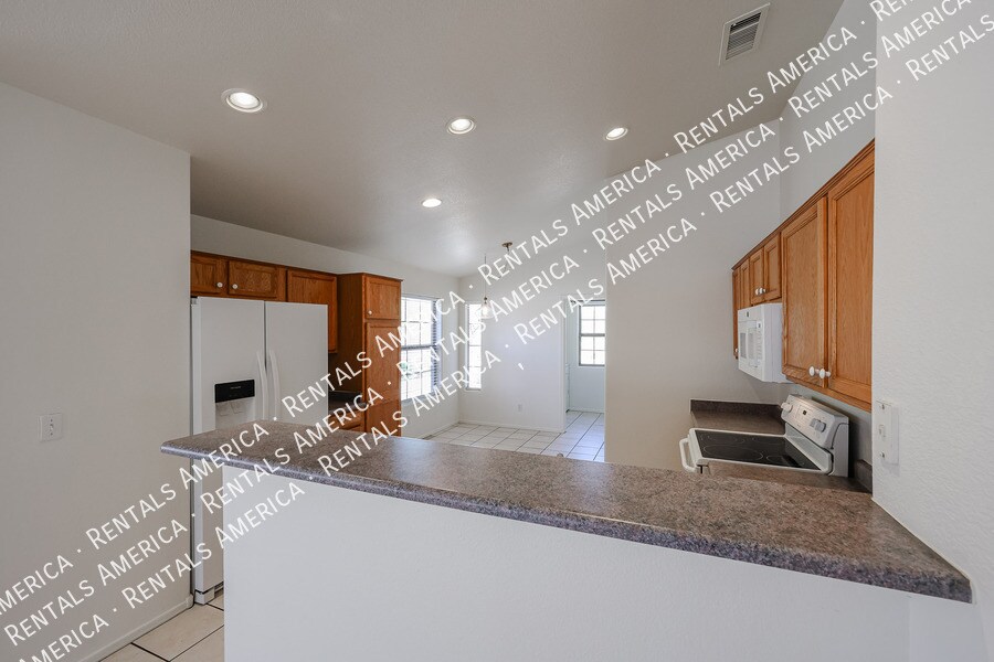 Building Photo - 17463 W Rock Wren Ct