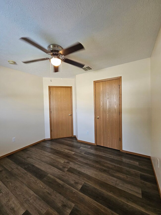 Building Photo - 842 Lorenza Dr