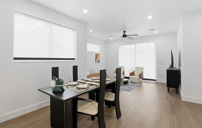 Building Photo - 1208 W Oltorf St