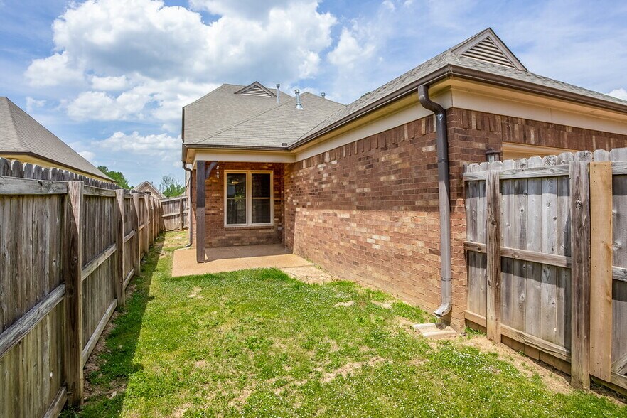 Building Photo - 7397 Brentridge Dr