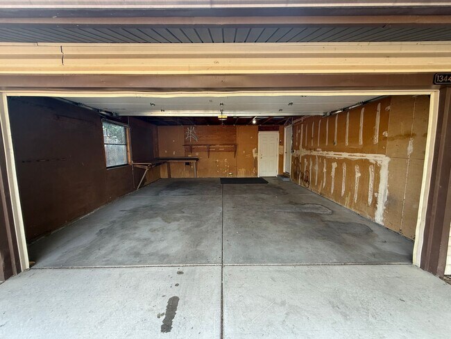 Building Photo - 13445 Green Cir