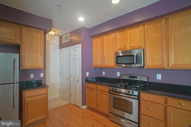 Building Photo - 2515 Einstein St