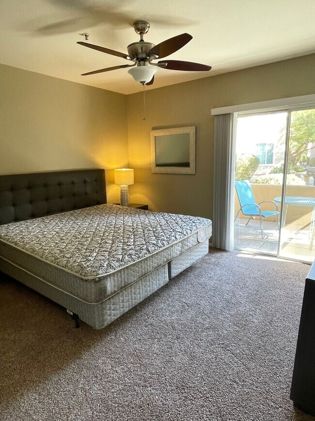 Building Photo - 1 Bedroom/1 Bath community pool Great Scottsdale location.