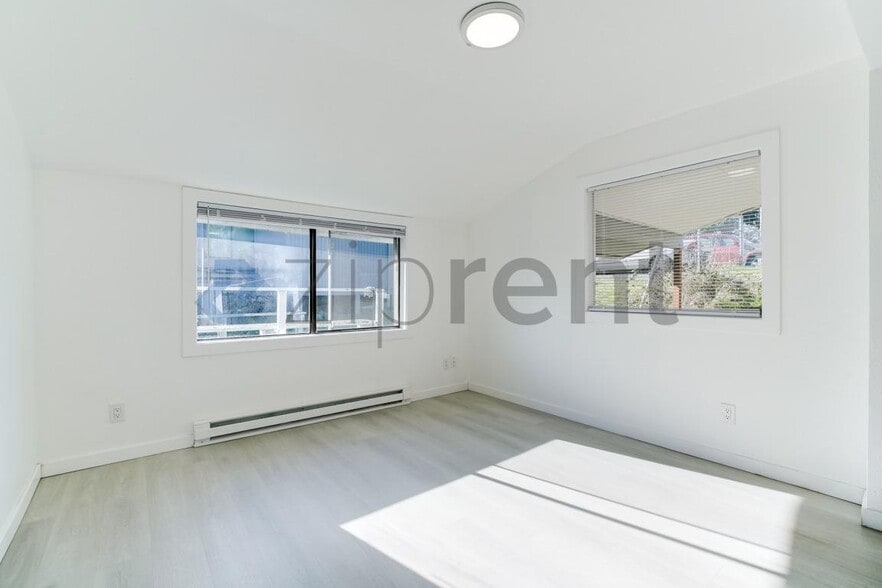 Building Photo - 2717 S 125th St