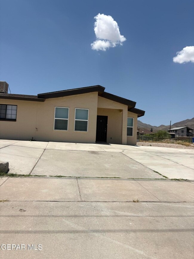 Building Photo - 8503 Leo St