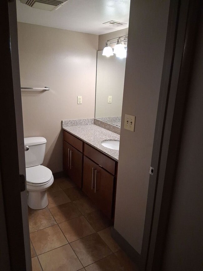 Building Photo - Short-term lease ONLY (NOW through July 15, 2026) - Lake Plaza Condominiums 3BD/2BA for NOW! $300...