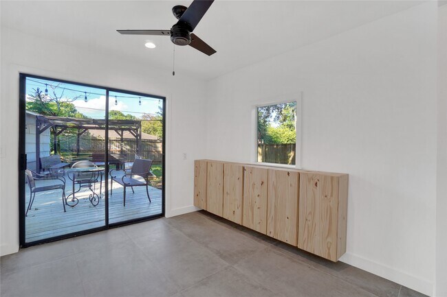 Building Photo - 5226 Kinglet St
