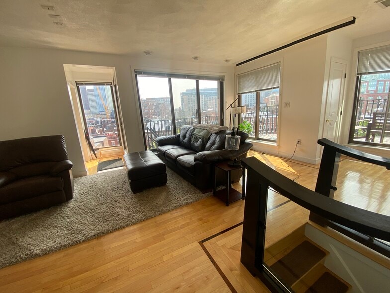 Building Photo - 21 Snow Hill St