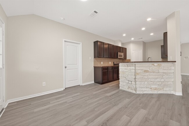 Building Photo - 21406 Forest Colony Dr