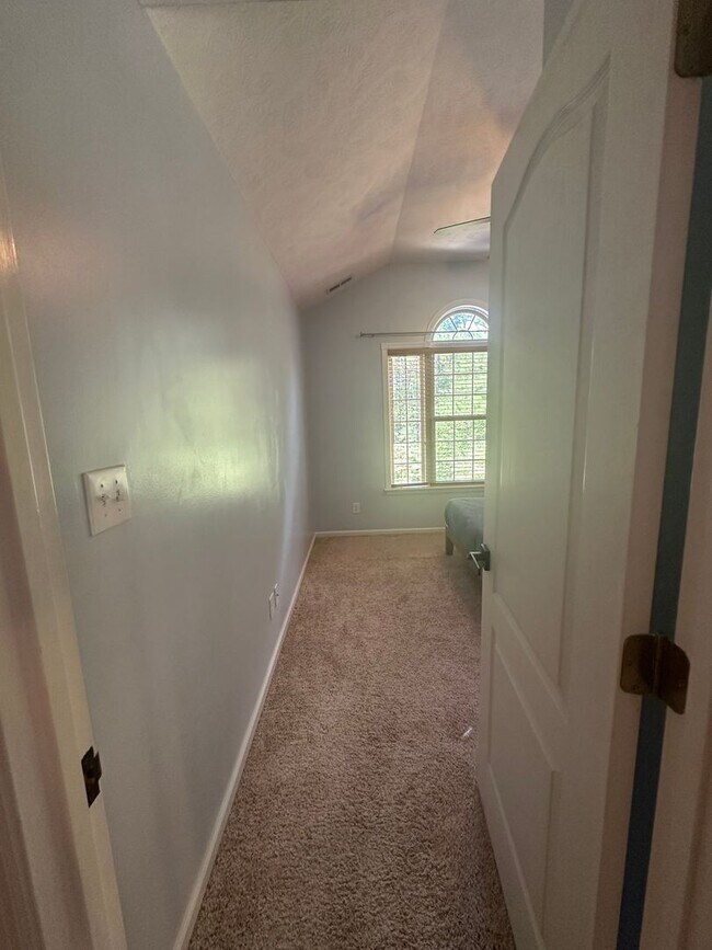 Building Photo - Carolina Lakes Gated Community!!