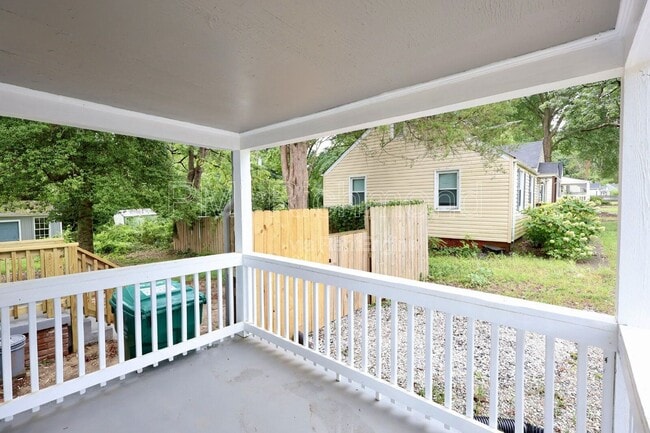 Building Photo - 2405 Bransford Dr
