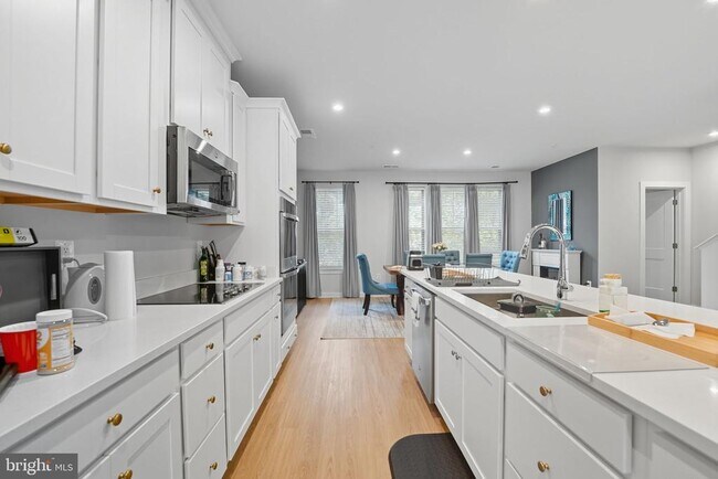 Building Photo - 709 Thomas Ln