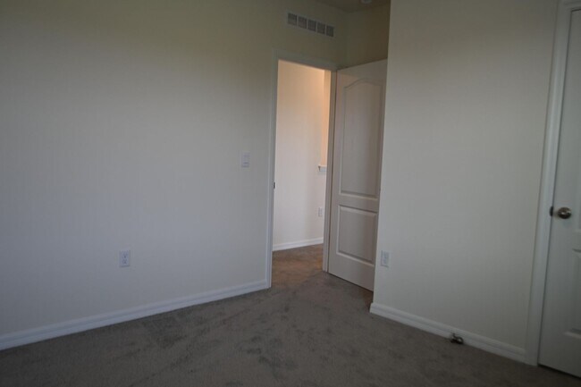 Building Photo - 1341 Middle Lk Dr