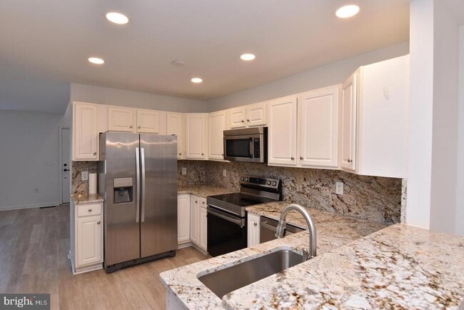 Building Photo - 117 Lakeside Dr