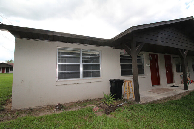 Primary Photo - Beautiful 2 Bed 1 Bath Close to Town