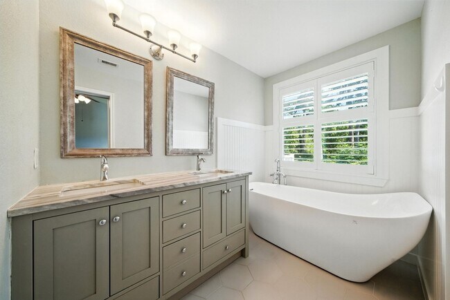 Building Photo - 13600 Breton Ridge St