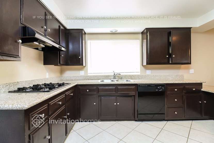 Building Photo - 41797 Royal Palm Dr