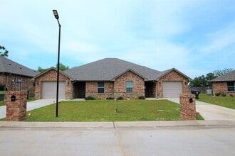 Building Photo - Beautiful 2 Bedroom, 2 Bathroom Townhome in South Tyler – Whitehouse ISD! 1/2 OFF FIRST FULL MONTH!