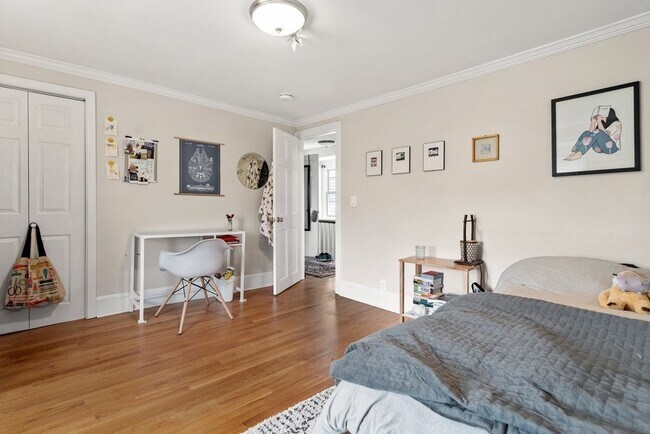 Building Photo - 68 Pleasant St