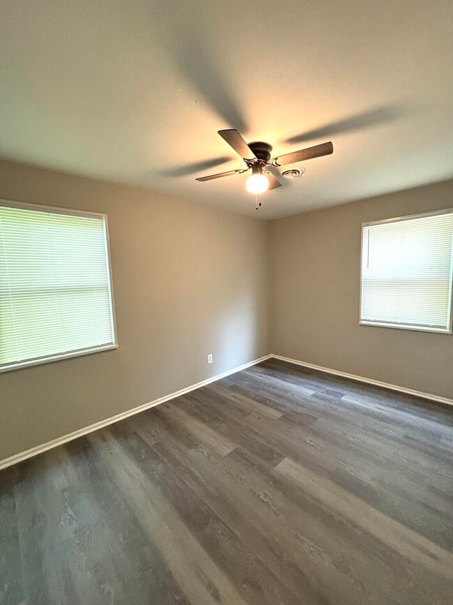 Building Photo - 1282 Crosland Dr NE