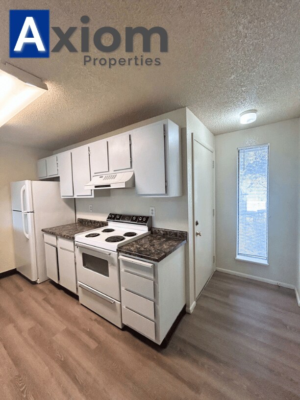 Building Photo - 2156 Marigold St