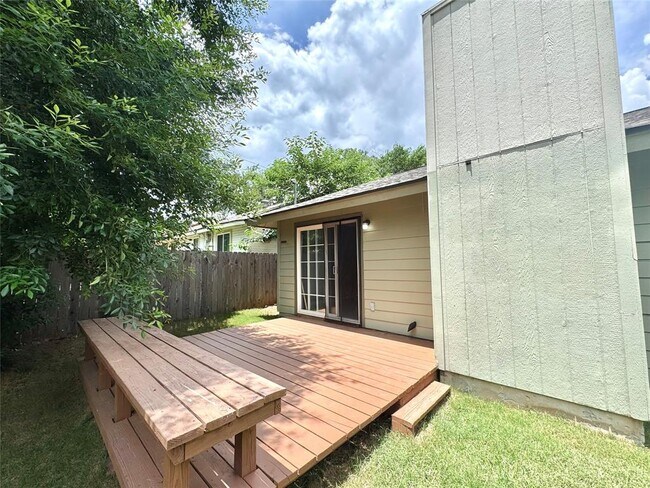 Building Photo - 1401 Somerset Dr