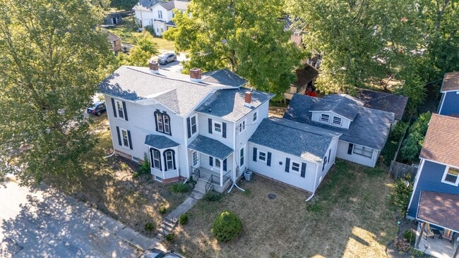 Building Photo - 150 N Oak St
