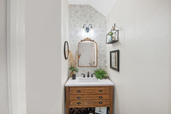 Building Photo - Sanford - 3 Bedroom, 2.5 Bathroom - $2,245.00