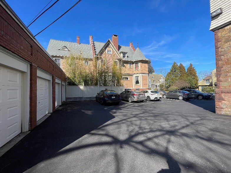 Building Photo - 314 Angell St