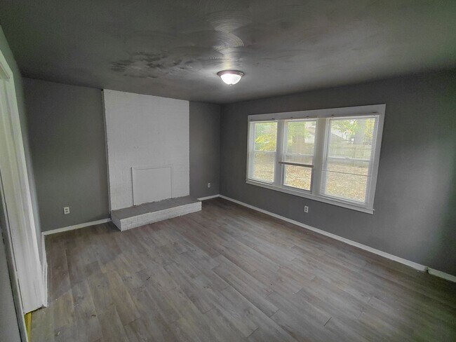Building Photo - 6175 Guilford- 4 BEDS & 1.5 BATH FOR RENT!