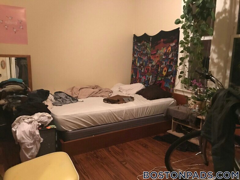 Building Photo - 731 Parker St