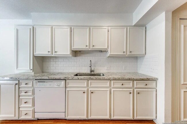 lots of cabinets - 7815 Broadway St