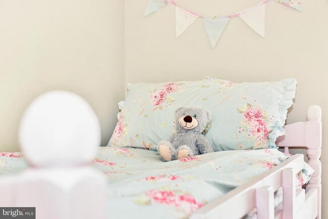 Building Photo - 102 Peregrine Ln