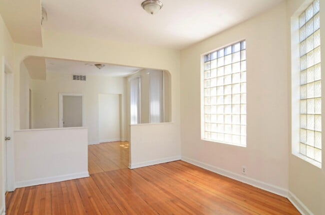 Building Photo - 2519 N Francisco Ave