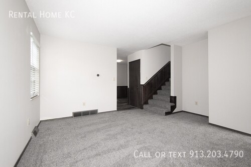 Building Photo - 1940 E Lindenwood Cir