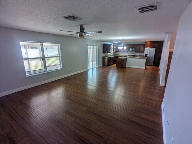 Building Photo - For Rent: Spacious, Open Floor Plan, 4 Bedroom House, Mount Dora Florida.