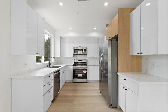 Primary Photo - 10742 Hortense St