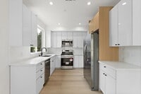 Building Photo - 10742 Hortense St