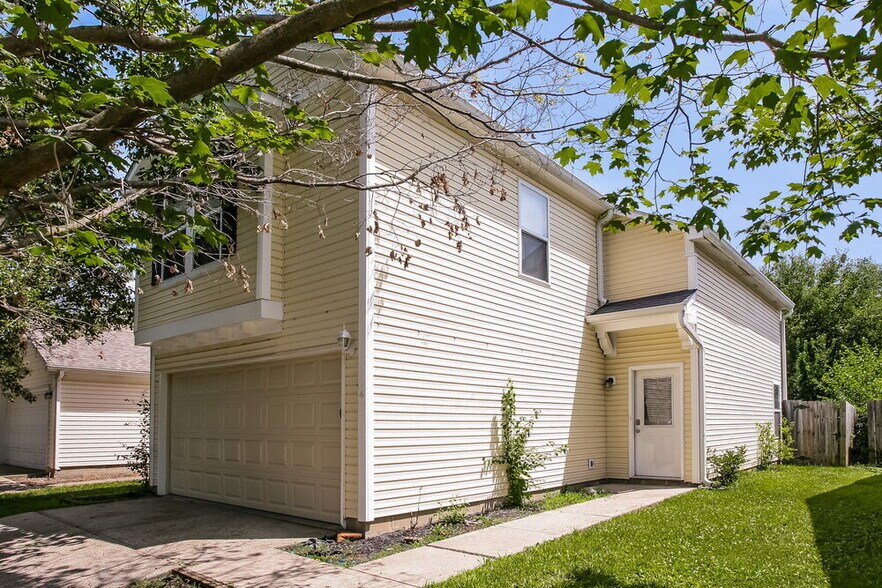 Building Photo - 4487 Connaught Dr E
