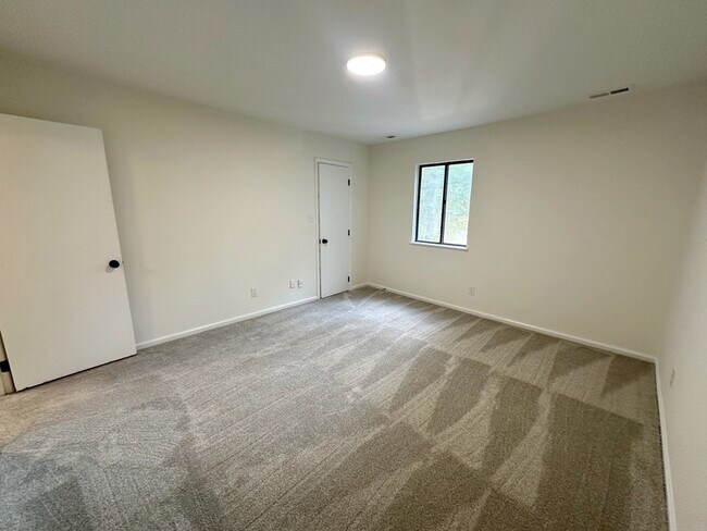 Building Photo - 908 Hearthridge Ct