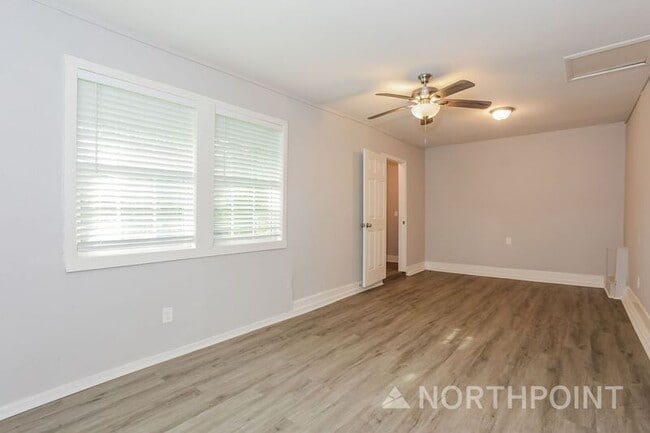 Building Photo - 1009 E Jefferson St