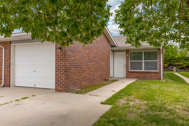 Building Photo - 3421 Portia St