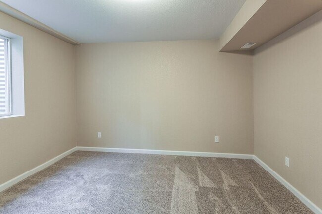 Building Photo - 2362 Calcite St