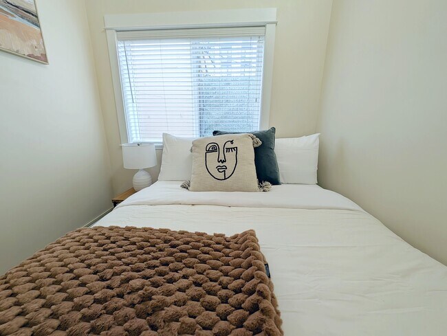 Building Photo - The Norm Appartments