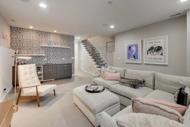 Building Photo - 1632 W Ohio St