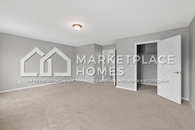 Building Photo - 10 Amber Dr