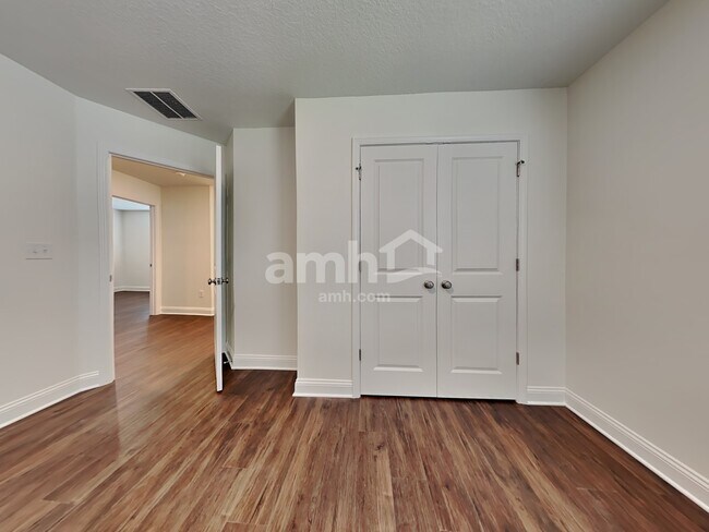 Building Photo - 311 Banyan Frst Dr
